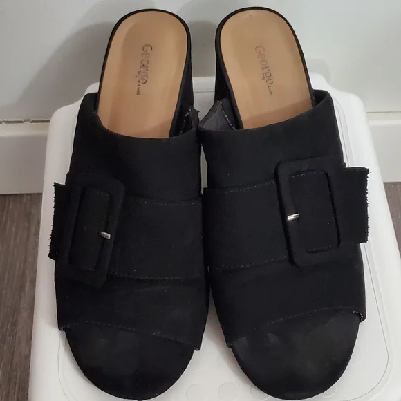 Shoe - Picture 2 of 2